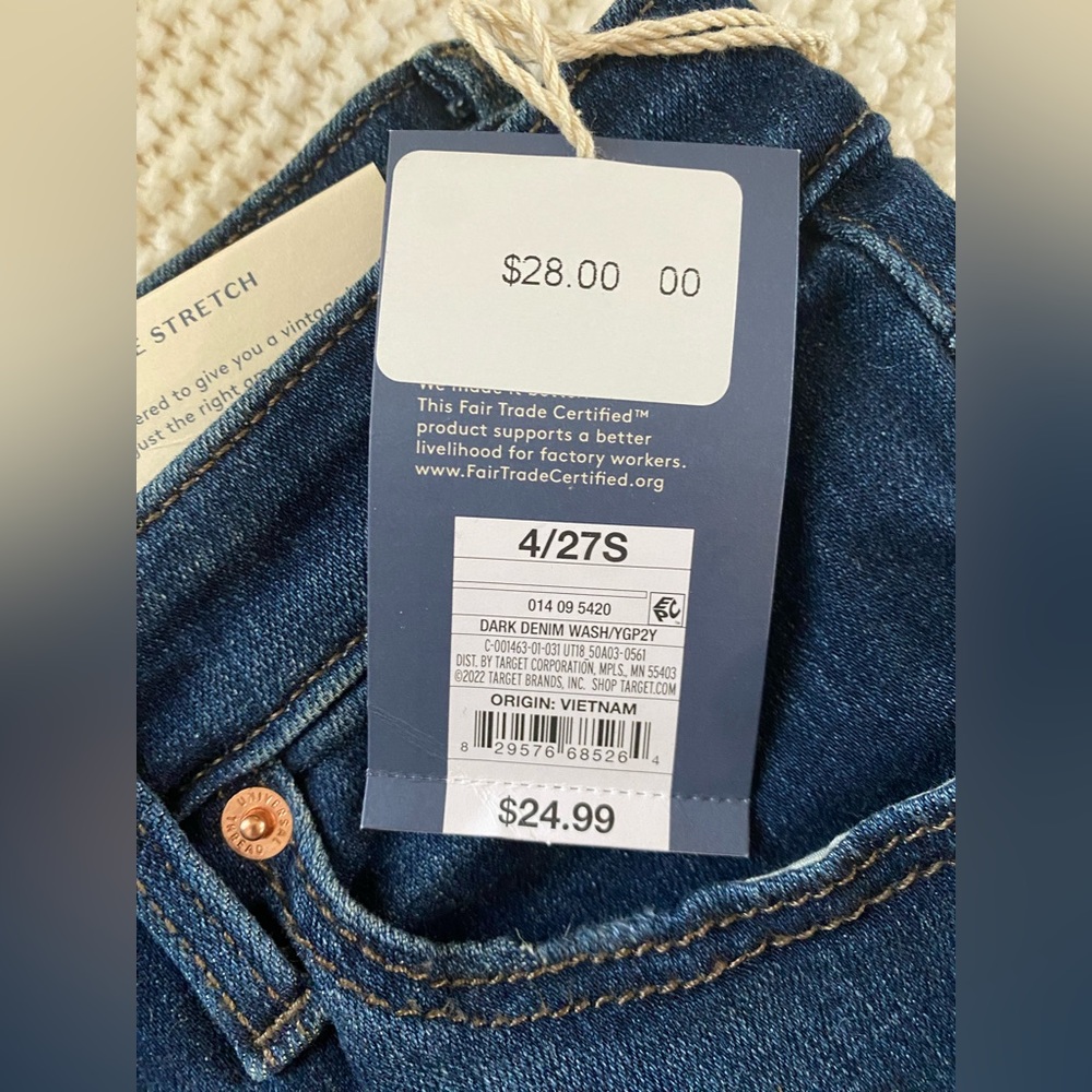 Universal Thread Jeans NEW with tags! Size 4 Short.